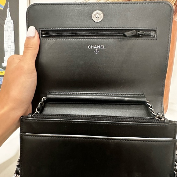 Chanel Signed Wallet on Chain - Picture 3 of 4